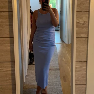 Stella tank dress - Säljer denna fina klänning från weekday som är slutsåld, då jag råkade beställa två stycken! Aldrig använd och prislappen är kvar på! 