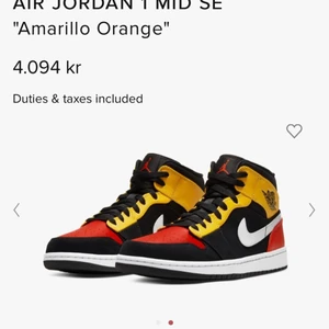 Jordans 1  - Andvänd ett tag men är inte särskilt slitna endast lite crease kom privat för fler bilder. Storleken är 40 men jag som annars har 37 kan ändå ha dom så skulle säga att dom är lite mindre i storleken. 