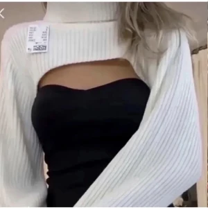 Bolero  - Säljer denna super fina bolero tröja i super fint skick❤️