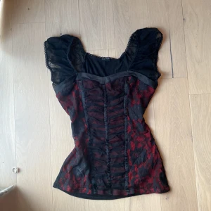 Sexig topp  - Super stretchigt material, strl M, men funkar även på en S skulle jag säga. Spets och Mesh tyg. 