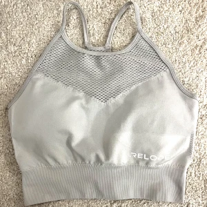 Träningstopp - Fint skick. Liten i strl 