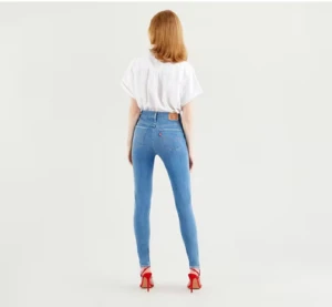 Levis jeans - 710 Levis jeans. Köpta för 899kr. Kan tänka mig att gå ner i pris vid snabb affär.