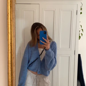 Kofta - Jätte söt blå kofta ifrån Lindex som är perfekt till våren!! 💐