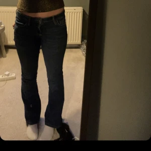 Zara jeans - Säljer dessa sjukt sköna zara jeans då dom ej kommer så mycket till andvänding mera. Superfina och stretchiga i tyget!