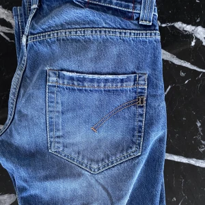 Dondup jeans strl 33 - Säljer mina dondup jeans då jag bara använda dem en gång och ej har nån nytta för dem, skick 9/10