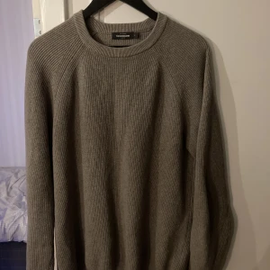 Stickad tröja  - Inga fläckar eller liknande