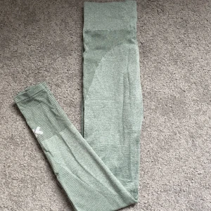 Tränings tights - Superfina tränings tights från lager 157❣️ använda ett fåtal gånger så nästan som nya 🙌🏻 pris går att diskutera!