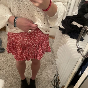 Sommarkjol - Söt rosa kjol med blommor🌸 