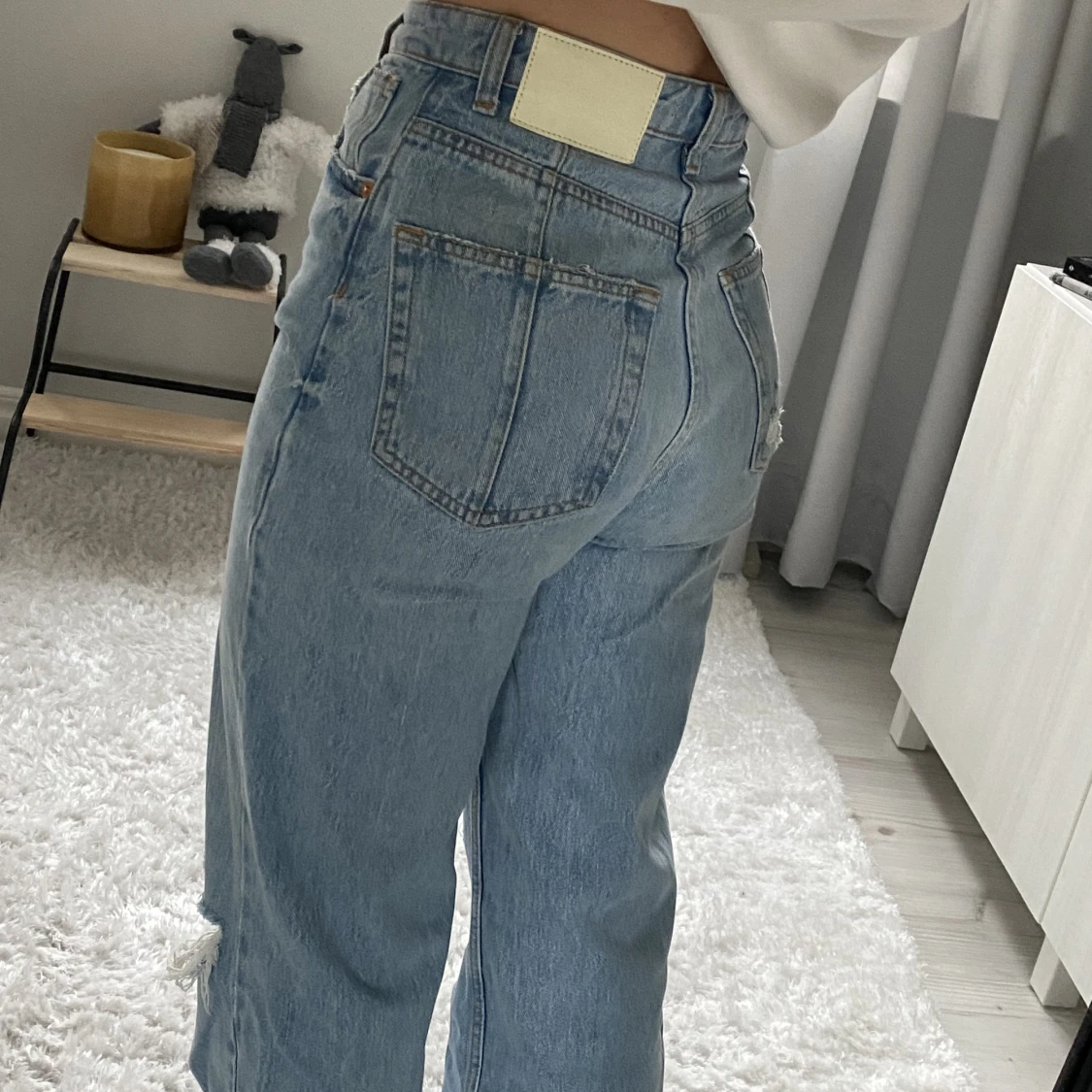 Raka jeans med slitningar  - 90