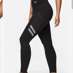 Stronger tights - Snygga stronger tränigstights. Storlek S, nästan helt oanvända så i nyskick. Nypris: 799kr🤍