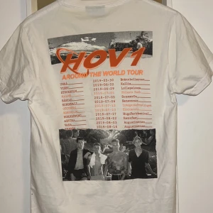 hov1 merch  - En jätte fin hov1 merch från deras Around the world tour 2019. Fint skick, köpt för 300kr på konsert. Kan mötas upp, kan posta
