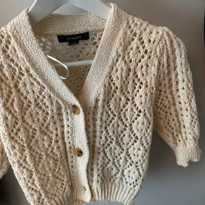 Kofta - Säljer denna oanvända kofta i xs❤️