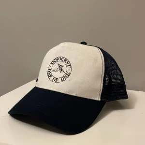 One of One keps - Mörkblå keps från One of One. Är i superbra skick