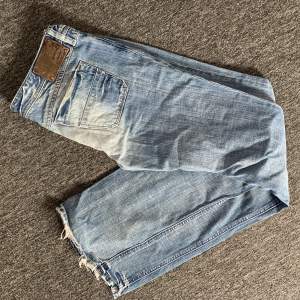 vintage jeans som är sparsamt använda