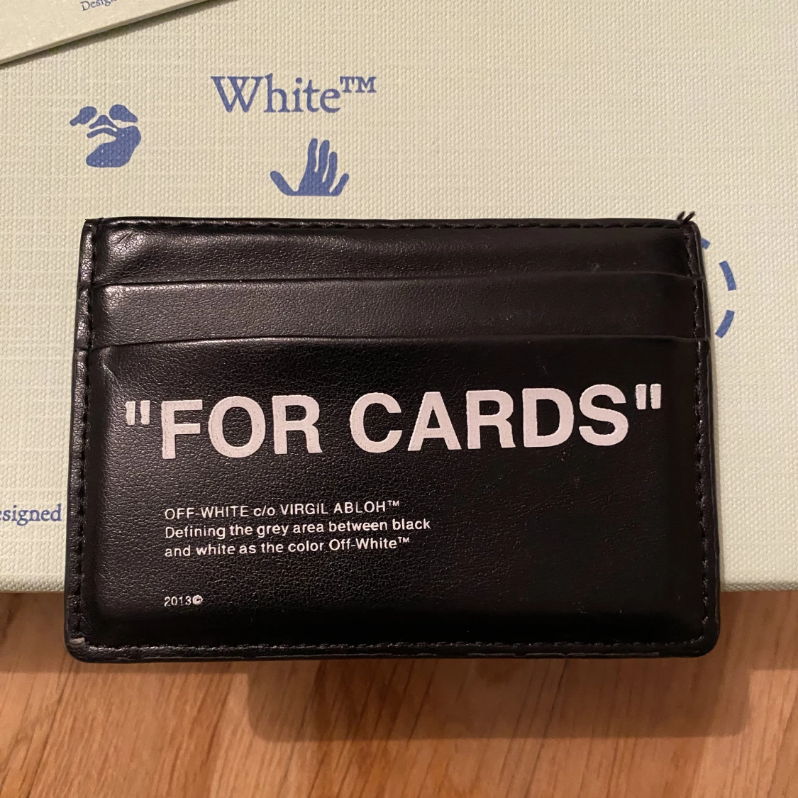 Off white card holder - 90