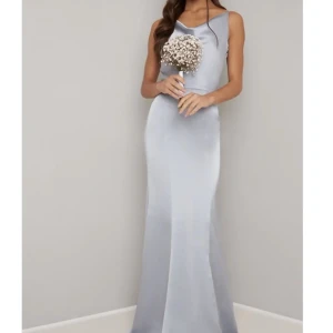 Balklänning  - Säljer denna ljusblåa balklänning. Klänningen passade inte mig och är därmed oanvänd! 