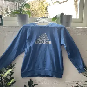 Adidas Sweatshirt. Felfri. Barn storlek L (164). Som vanlig storlek S