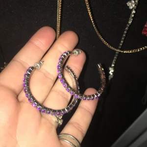 Örhängen - Örhängen lila kristaller❤️