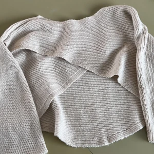 Croppad stickad tröja - Jättefin och endast använd en gång!