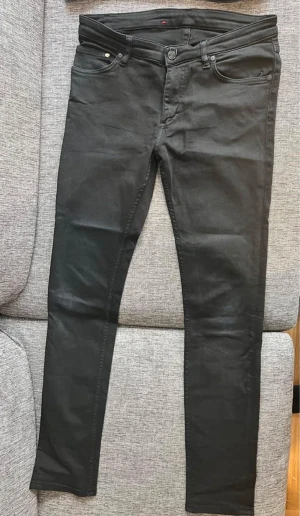 Whyred Jeans skinny 29/32 - Skinny jeans från Whyred  29/32 Varsamt använda. Endast lite nött bak 