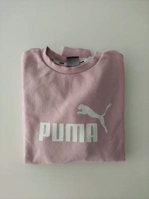 Pink Puma sweatshirt. Worn maybe twice. In great conditions. Size M/L. But i am an S and it was suiting me well.