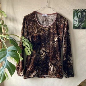 Retro sammets topp - Brun sammets topp i retro mönster! 