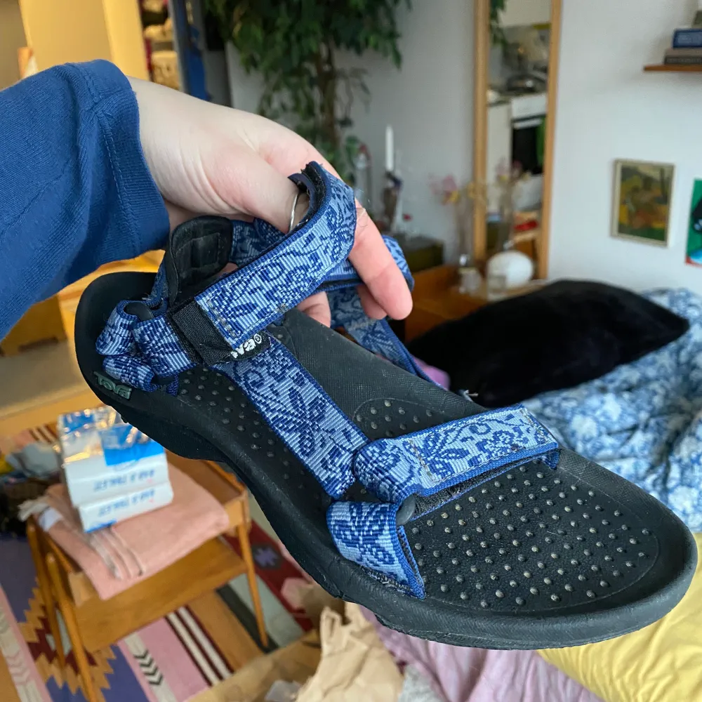 Superfina teva-sandaler  Nästan oanvända! Säljes pga lite för små för mig :((  . Skor.