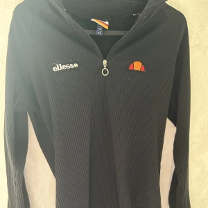 Body - En body från Ellesse. Använd 2 gånger. Strl: M