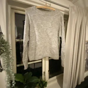 Fin stickad tröja - Storlek s, stretchig