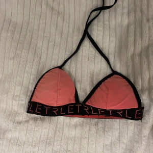 Rosa bikini topp - Bikini topp i storlek 34 i färgen rosa. I okej skick 