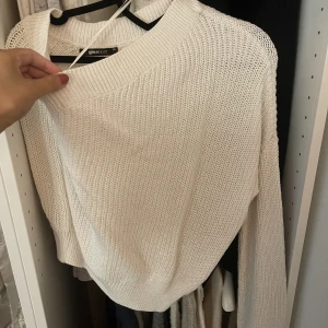 One shoulder tröja  - Såå fin one shoulder tröja från Gina i storlek xs, aldrig använd❤️