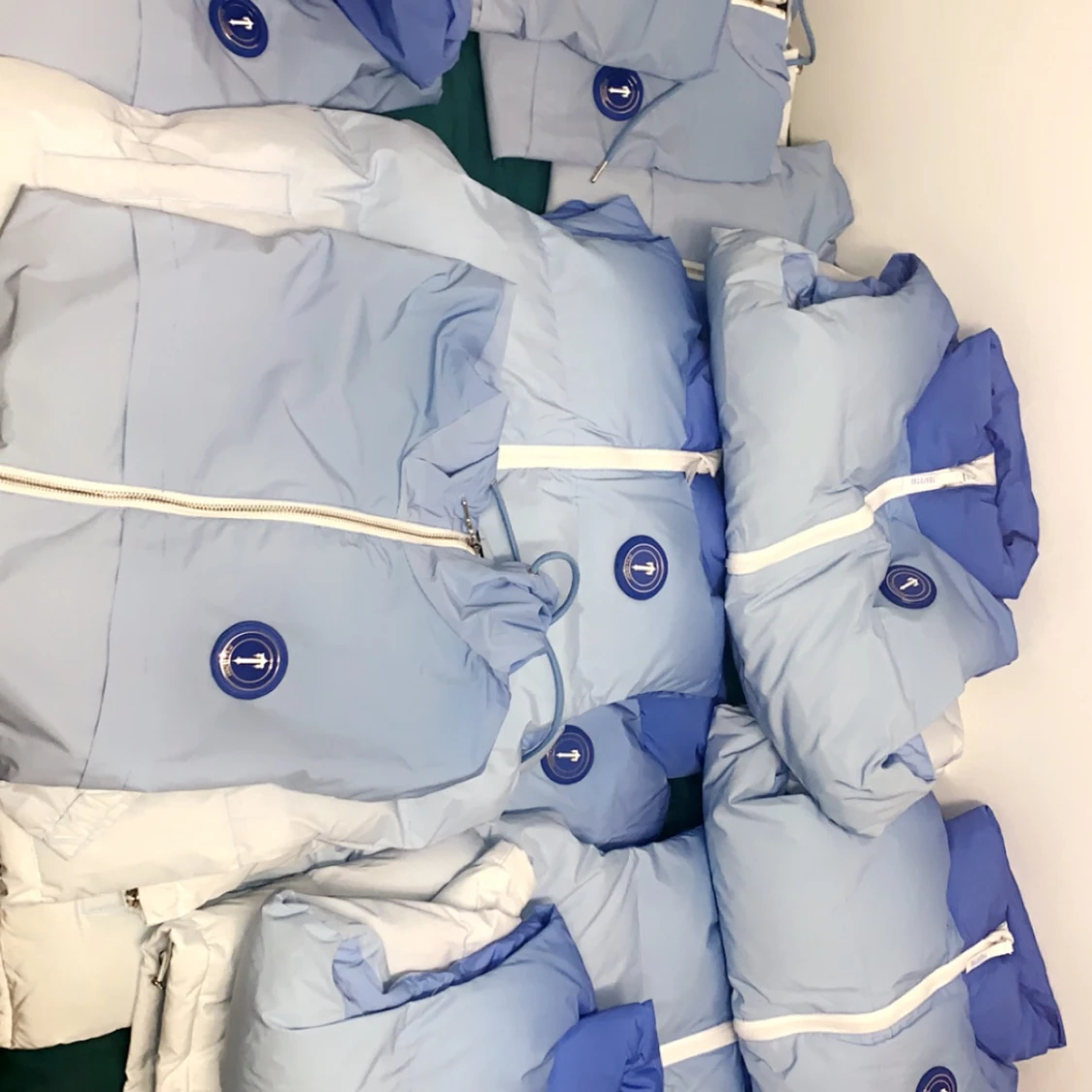 trapstar windbreaker - 90