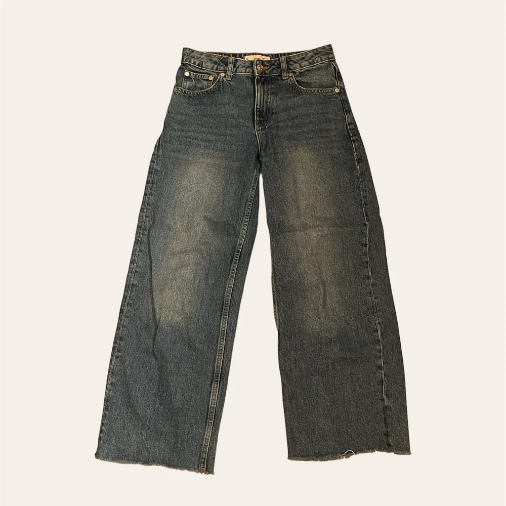 straight/vida jeans från mango 💙 - storlek 32, bra skick !! priset går att diskutera, så kom med egna förslag 😇. Jeans & Byxor.