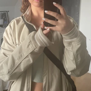 college jacka - snygg collegejacka perfekt för våren - köparen står för frakten