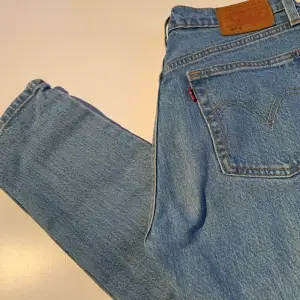 Ljusblå Levis 501 jeans, W24 L30. Sparsamt använda. Frakt tillkommer 💖