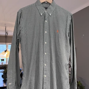Skjorta Polo Ralph Lauren - Skjorta i slimfit från Polo Ralph Lauren. Grön/vit-rutig.