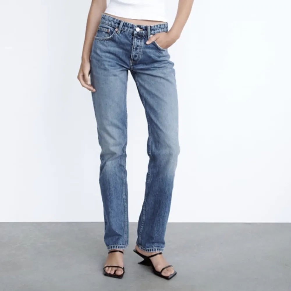 jeans från zara! köpta för mindre än ett år sen! skriv för egna bilder. Jeans & Byxor.