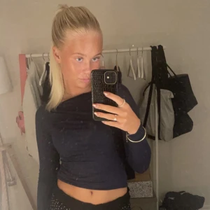 Intimissimi tröja  - Säljer denna Kashmir tröjan från intimissimi då jag inte får någon användning för den längre! Den är endast använd två gånger!