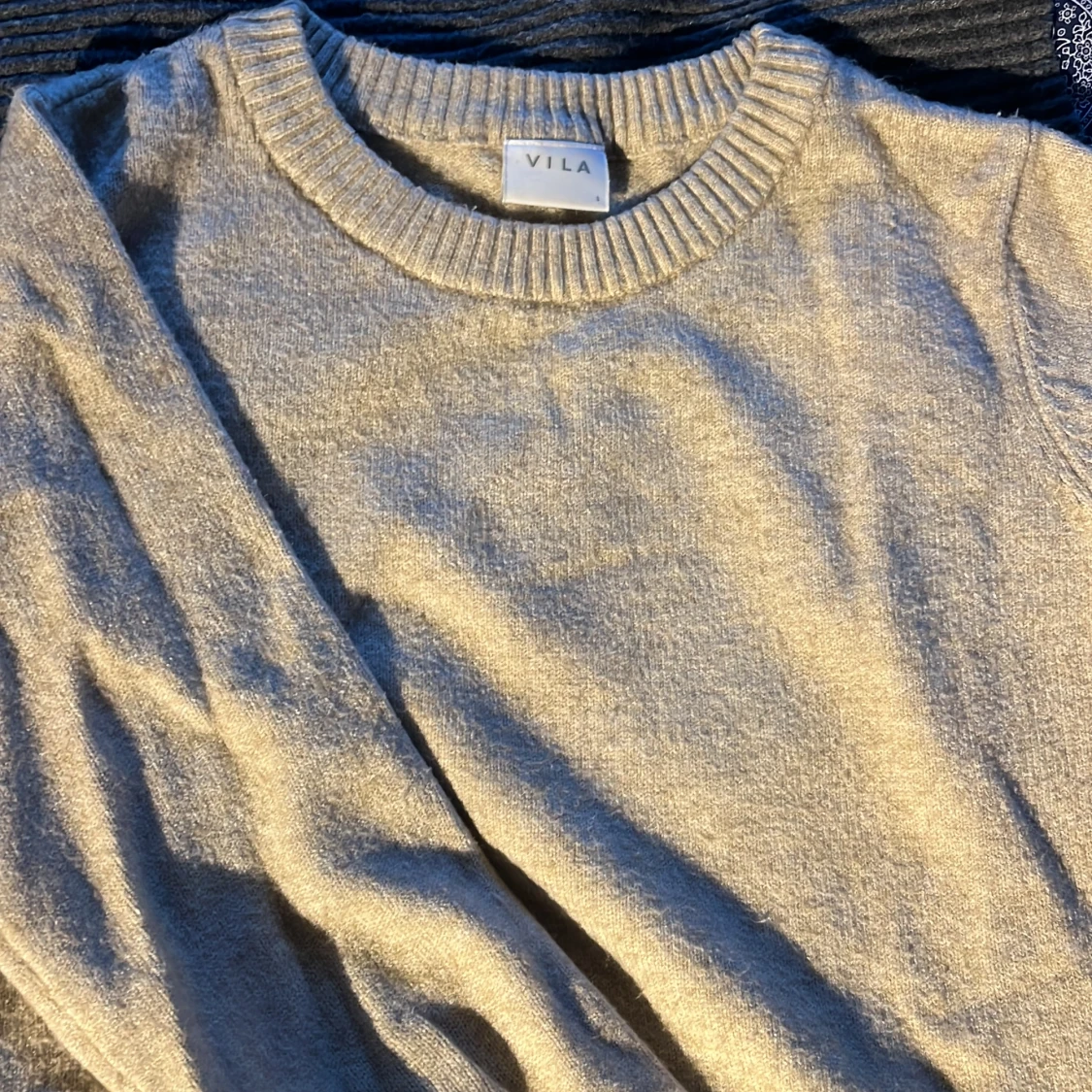 Beige stickad tröja 