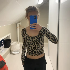 Leopard tröja  - Tröja från ginatricot💗💗 superfin med djup ringning i ryggen