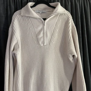 Stickad tröja - Från gina tricot, knappt använd. 110kr + frakt, pris kan diskuteras