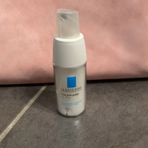 La Roche-Posay ögonkräm  - Oöppnad La Roche-Posay Toleriane Ultra Yeux cream. Ögonkräm. 90 kr INKLUSIVE frakt.   Utgångsdatum 2024-01 