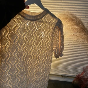 Zara topp - Jätte fin stickad topp från zara i nyskick💗 storlek L men sitter som S/M (kan skicka bild med på)