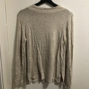 Skön tröja  - Skulle gissa i strl S/M. Väldigt skön!