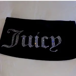 Säljer mitt juicy linne i storlek xs. Säljer på grund av att den inte har kommit till användning❤️