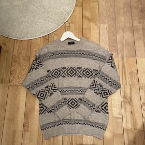 Vintage knit stickad tröja  - Vintage knit stickad tröja i strl M, superfint skick! 