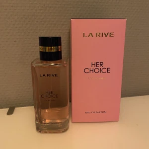 Parfym - Säljer den populära parfymen ”Her choice” som är en dupe på Armani parfymen ”my way” endast testat någon gång och i princip full flaska vilket syns på bilden