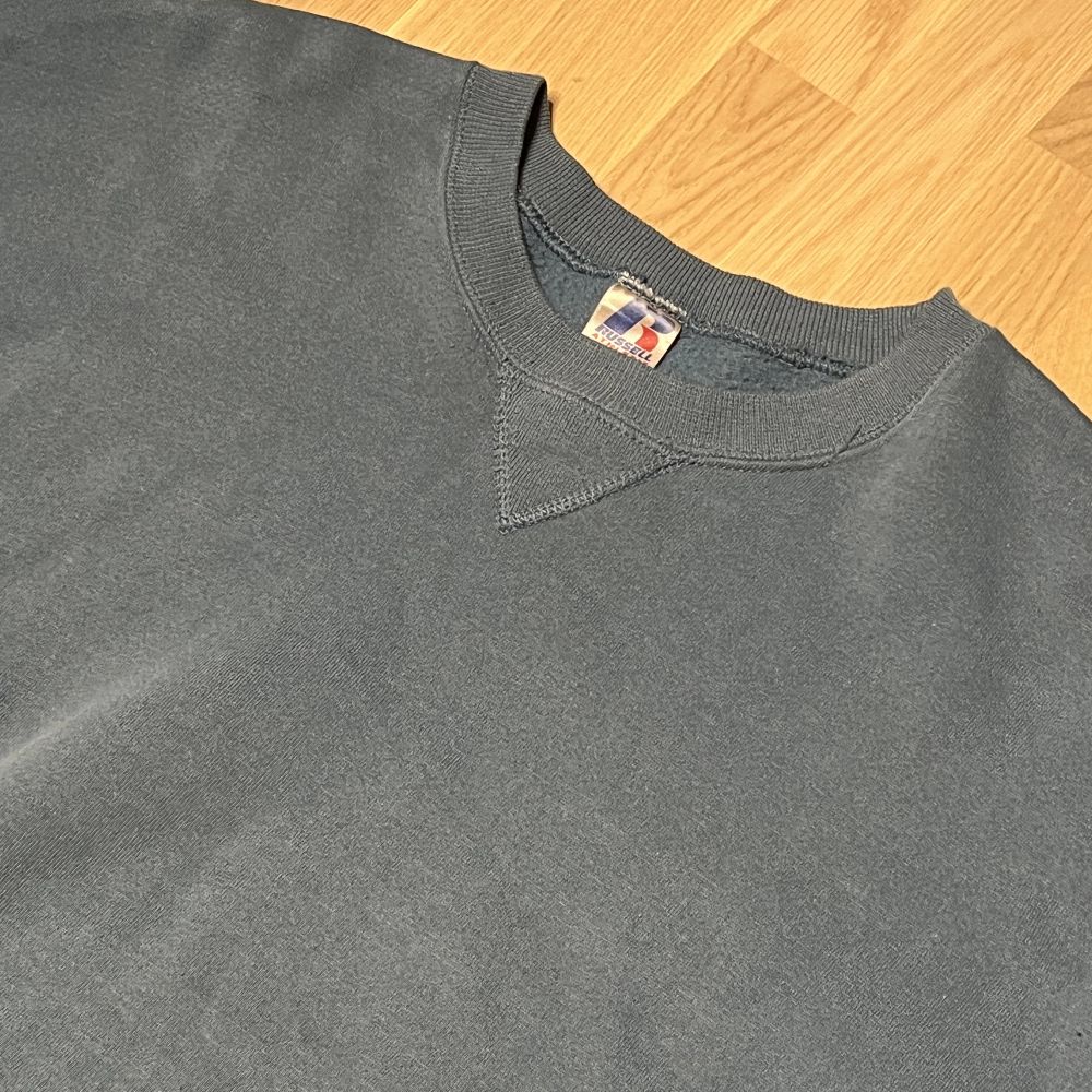 Sjukt nice vintage russel blå sweater. Boxy!. Huvtröjor & Träningströjor.