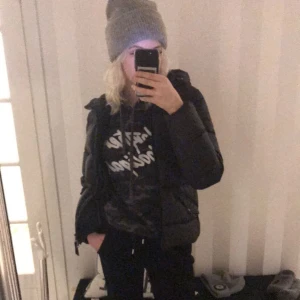 Säljer northern hooligans hoodie - Jag säljer nu min northern hooligans hoodie för att den tyvärr inte kommer till användning, använd några gånger och jätte fint skick! 