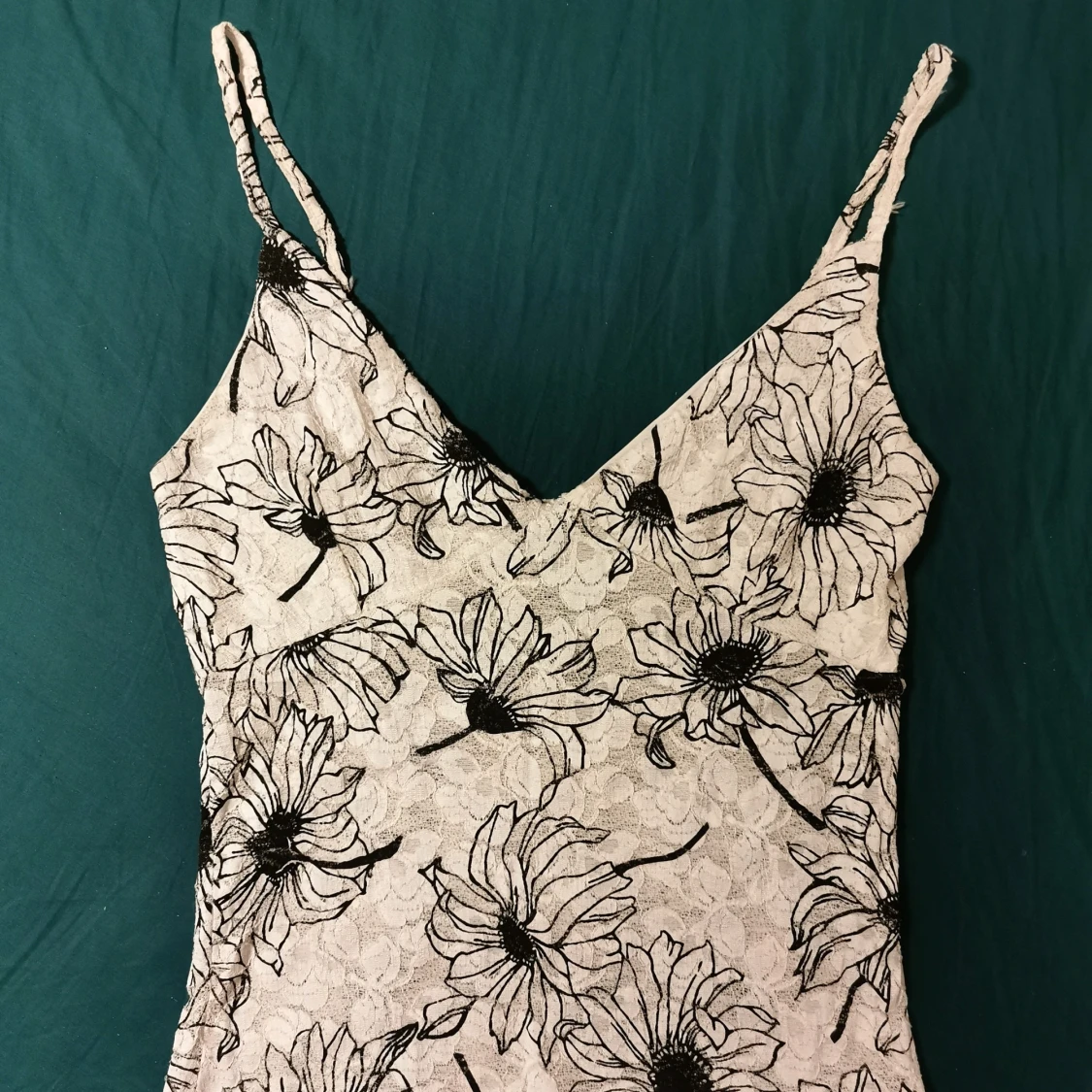 Blommig svartvitt linne från secondhand  - 91